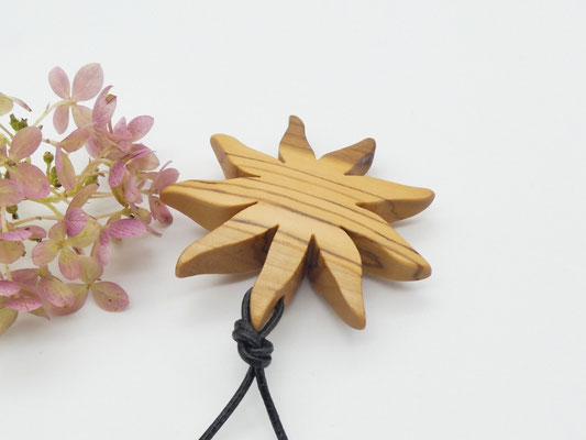 Schmuckanhänger aus Holz - Sonne aus Olivenholz