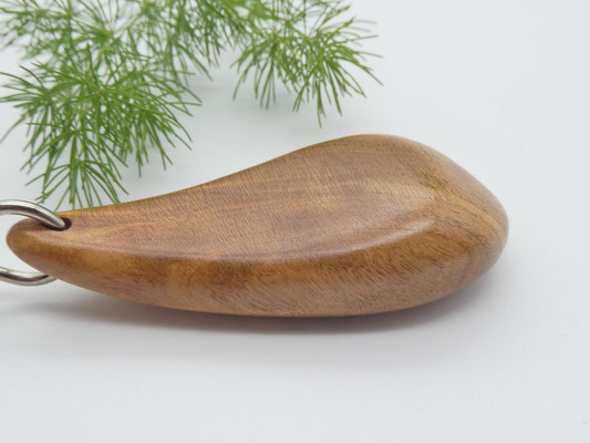 Handschmeichler-Schlüsselanhänger aus Kirsche
