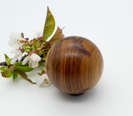 Holzkugel aus Amber, 48 mm
