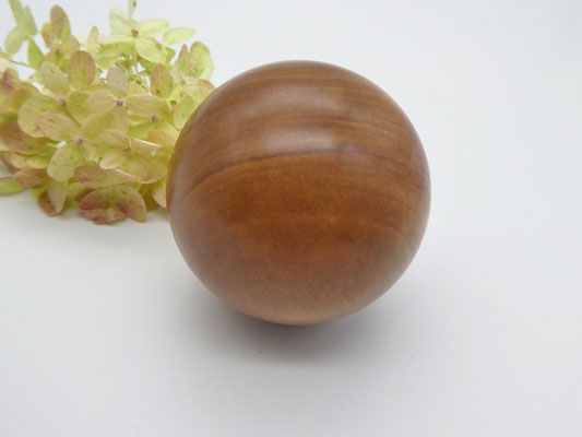 Holzkugel aus Birne 54 mm