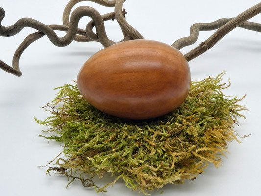 Holzei aus Birne für Ostern