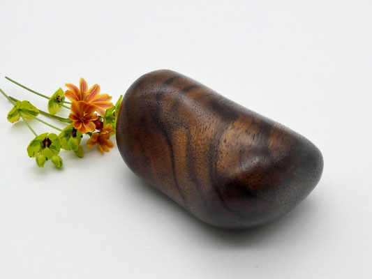 Handschmeichler aus Holz - Nussbaumwurzel