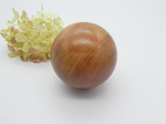 Holzkugel aus Birne 54 mm
