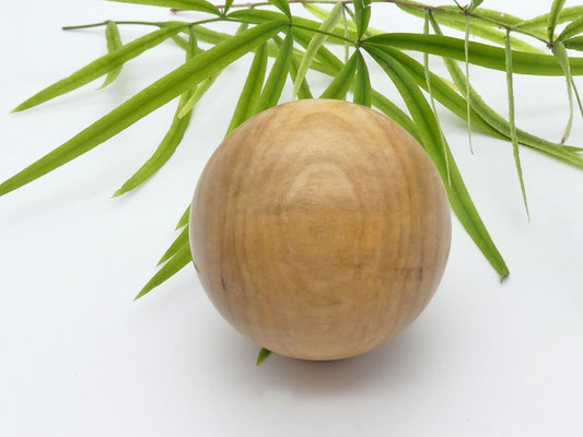 Holzkugel aus Zaubernuss 47 mm