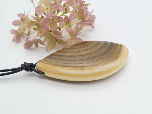 Holz-Anhänger aus Essigbaum