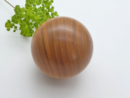 Holzkugel aus Kirsche, 80 mm