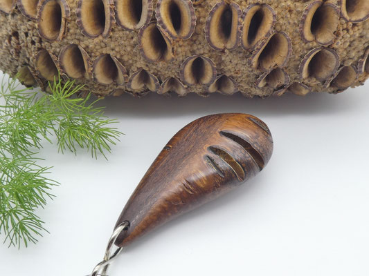 Schlüsselanhänger-Handschmeichler aus einem Banksiazapfen