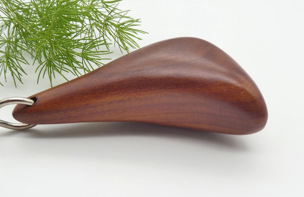 Schlüsselanhänger-Handschmeichler aus Zwetschge
