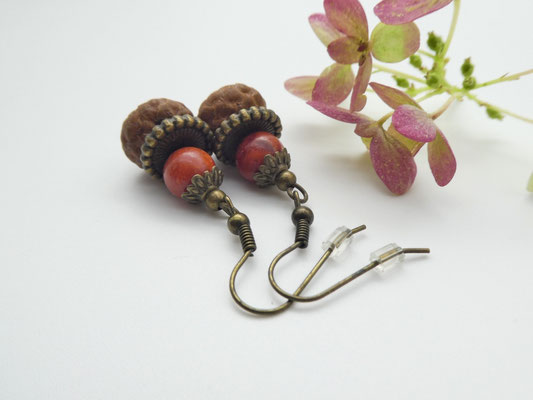 Ohrringe aus Eichenzapfen & Koralle