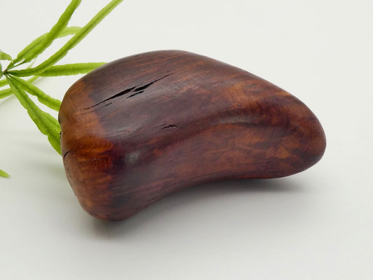 Handschmeichler-Objekt aus Holz, Mammutbaum