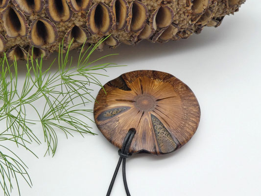 Anhänger aus einem Banksia-Zapfen