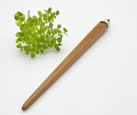 Haarstab aus Holz - Kirsche & Muschelperle natur