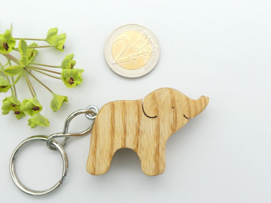 Elefant aus Esche- Schlüsselanhänger aus Holz
