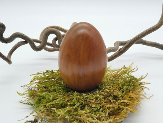 Holzei aus Birne für Ostern