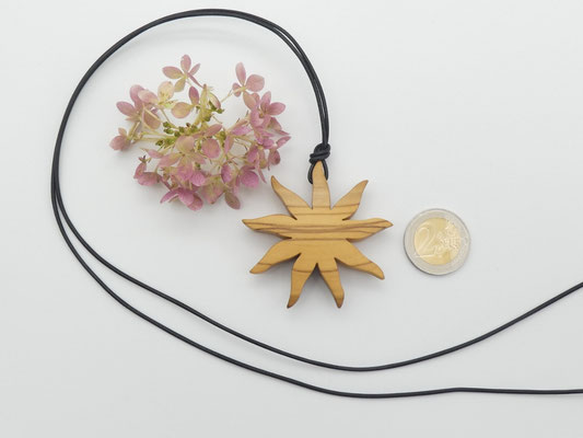 Schmuckanhänger aus Holz - Sonne aus Olivenholz