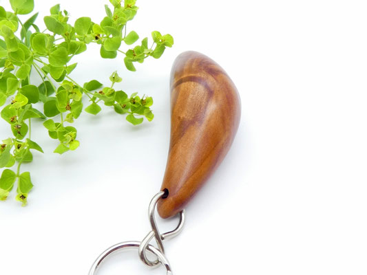 Schlüsselanhänger-Handschmeichler aus Apfelholz