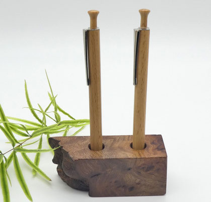 Stiftehalter aus Ulmenmaserholz