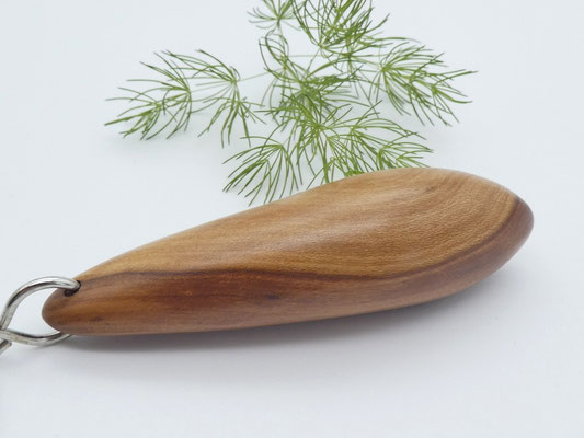 Schlüsselanhänger-Handschmeichler aus Holz - Zwetschge
