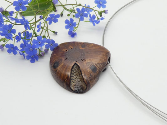 Anhänger aus einem Banksia-Zapfen & Edelstahlcollier