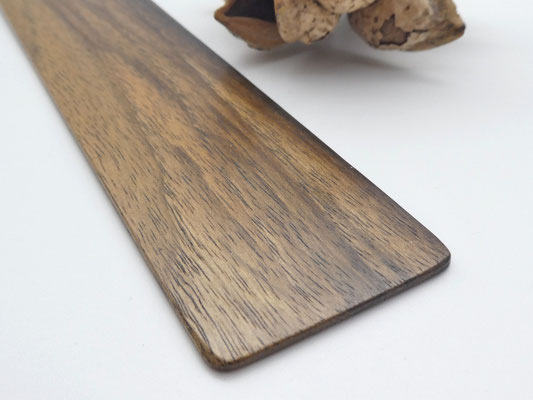 Lesezeichen aus Walnuss