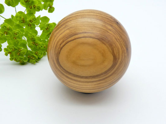 Holzkugel aus Olivenholz 54 mm