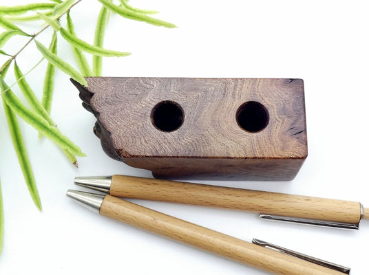 Stiftehalter aus Ulmenmaserholz