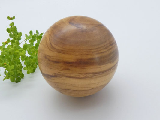 Holzkugel aus Olivenholz, 82 mm