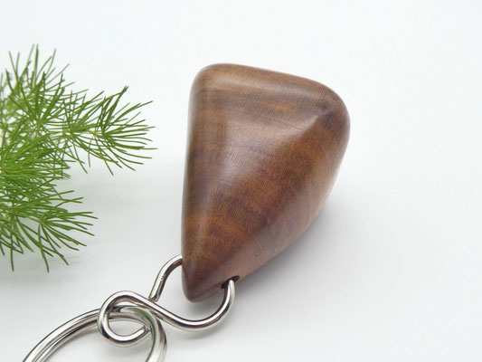 Handschmeichler-Schlüsselanhänger aus Zwetschge