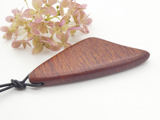 Holzschmuckanhänger aus Sheoak