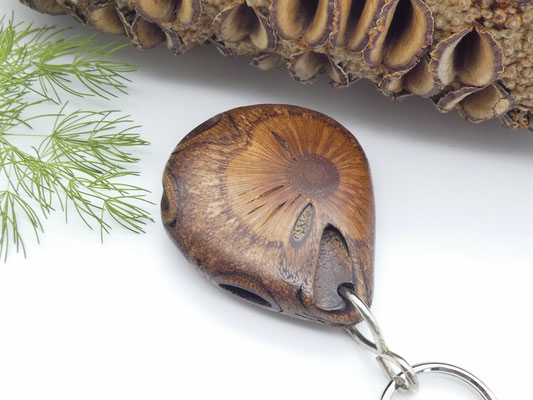 Schlüsselanhänger-Handschmeichler aus Holz - Banksiazapfen