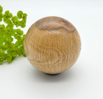 Holzkugel aus Roteiche, 58 mm - Baum des Jahres 2025