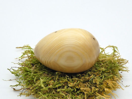 Osterei aus Holz - Fichtenast