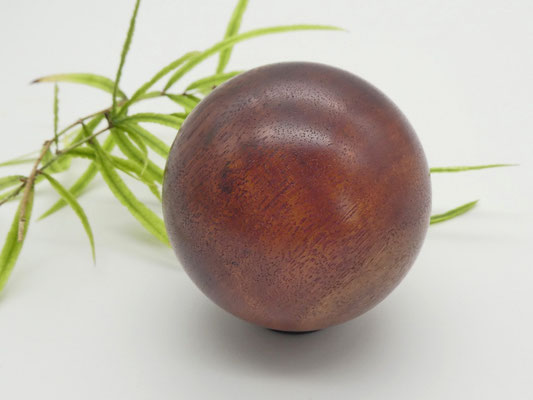 Holzkugel aus australischem Jarrah 56 mm
