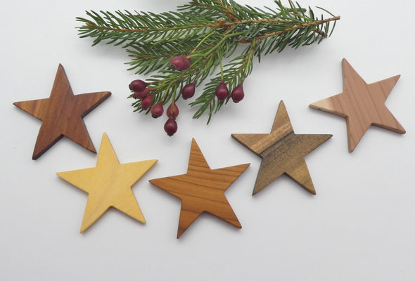 5 Holzsterne aus verschiedenen Hölzern für den Weihnachtsbaum