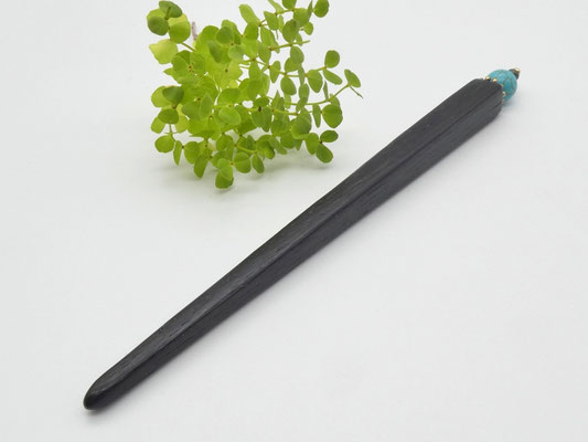 Haarstab aus Mooreiche & gefärbter Howlith