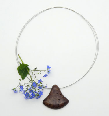 Anhänger aus Ulme & Edelstahlcollier