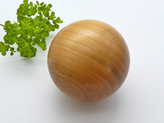 Holzkugel aus Kirsche, 80 mm