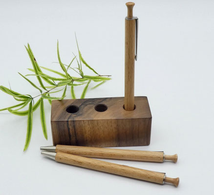 Stiftehalter aus Holz - Walnuss