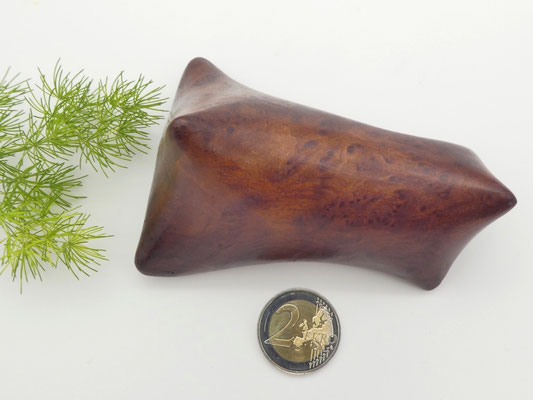 Handschmeichler-Objekt aus Holz, Mammutbaum