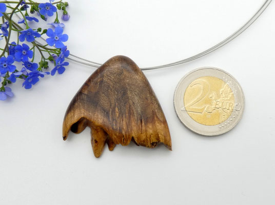 Anhänger aus Ahornmaser & Edelstahlcollier