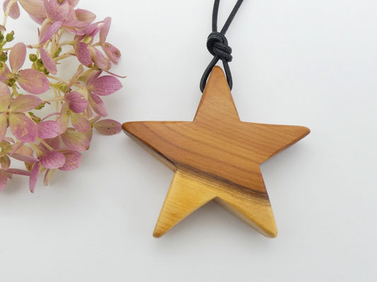 Stern-Anhänger aus Eibe