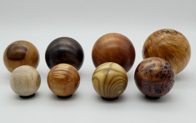 Holzkugel aus Eberesche, 62 mm