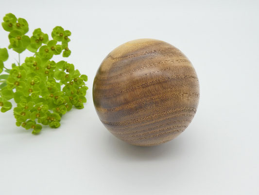 Holzkugel aus Schnurbaum 60 mm