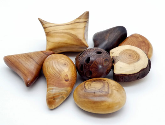 Handschmeichler aus verschiedenen Hölzern