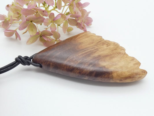 Holz-Anhänger aus Ahornmaser