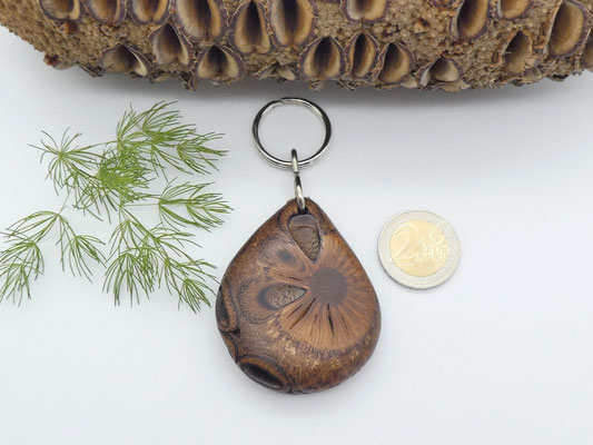 Schlüsselanhänger-Handschmeichler aus Holz - Banksiazapfen