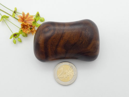 Handschmeichler aus Holz - Nussbaumwurzel