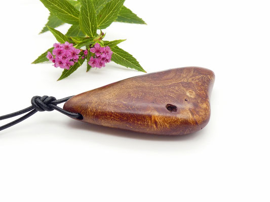 Holzschmuckanhänger aus Ulme (Rüster)