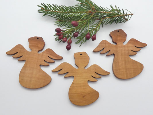3 Weihnachtsengel-Anhänger aus Birnenholz