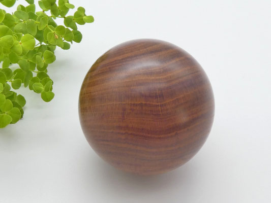 Holzkugel aus Zwetschge, 50 mm